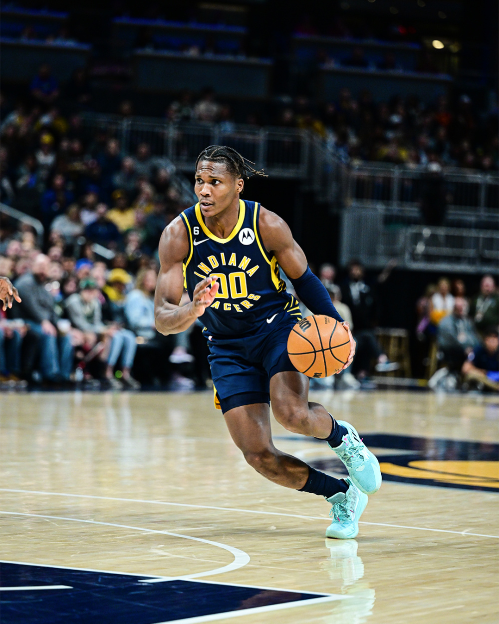 爱游戏-新疆队险胜步行者，霍勒迪带队取胜