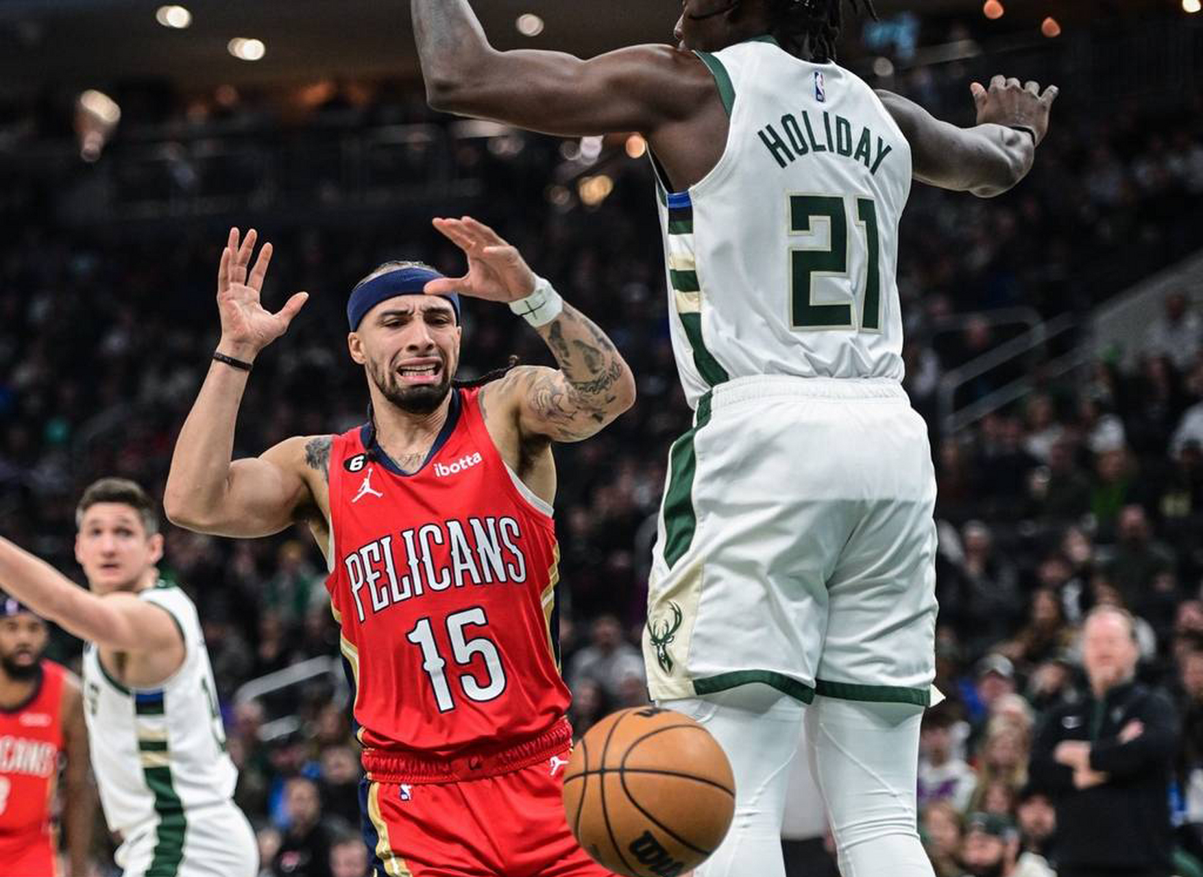 灰熊险胜雄鹿,麦科勒姆惊艳四座 灰熊险胜雄鹿,麦科勒姆惊艳四座