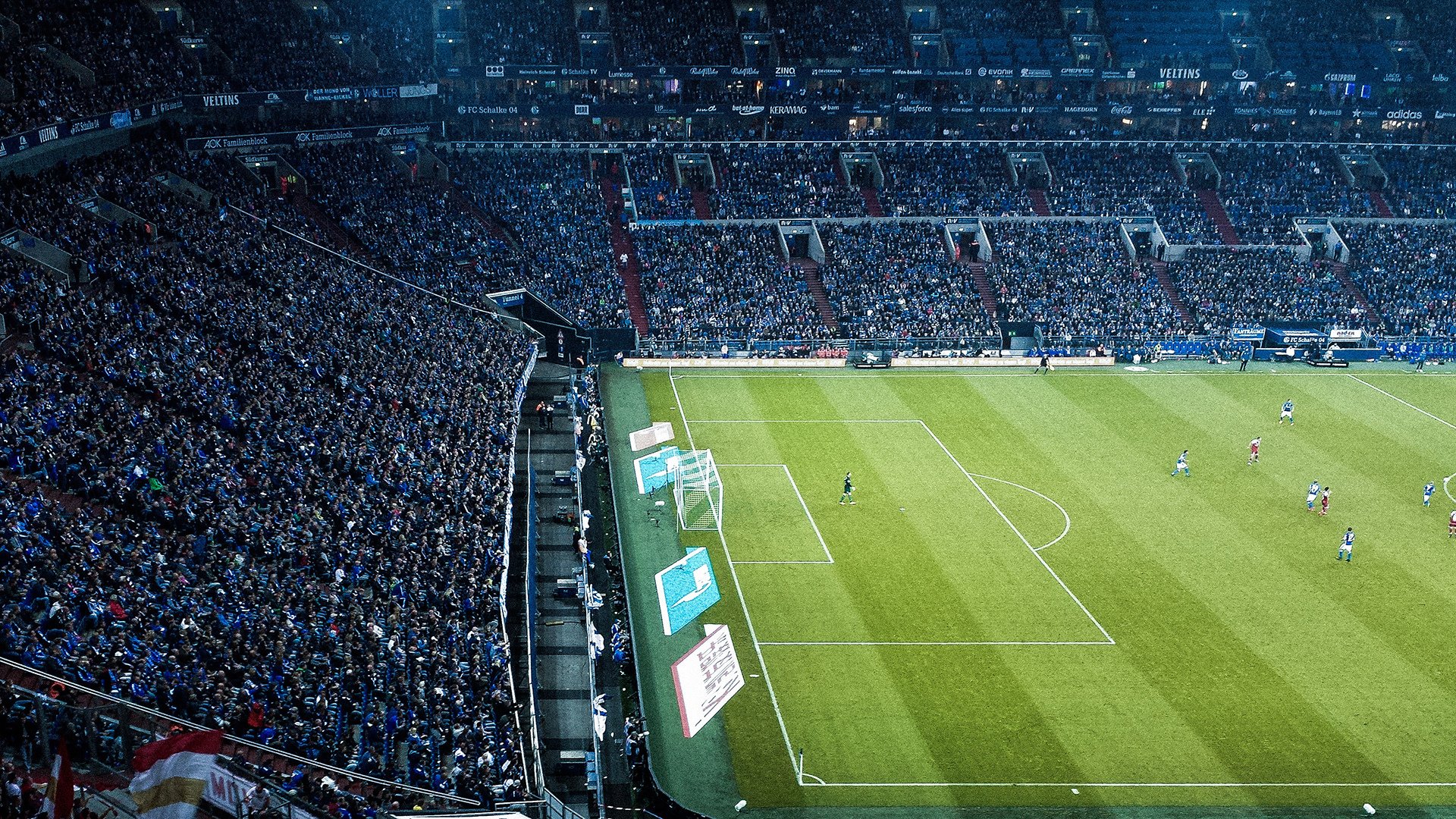 爱游戏官网-德甲争冠战焦点战，尼日利亚生死战取胜皇马，足球世界的双重震撼