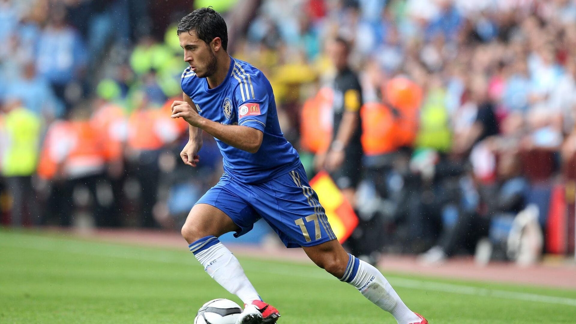 爱游戏2026-马赛对阵爱尔兰，德里赫特用一场比赛，写下现代中卫的教科书